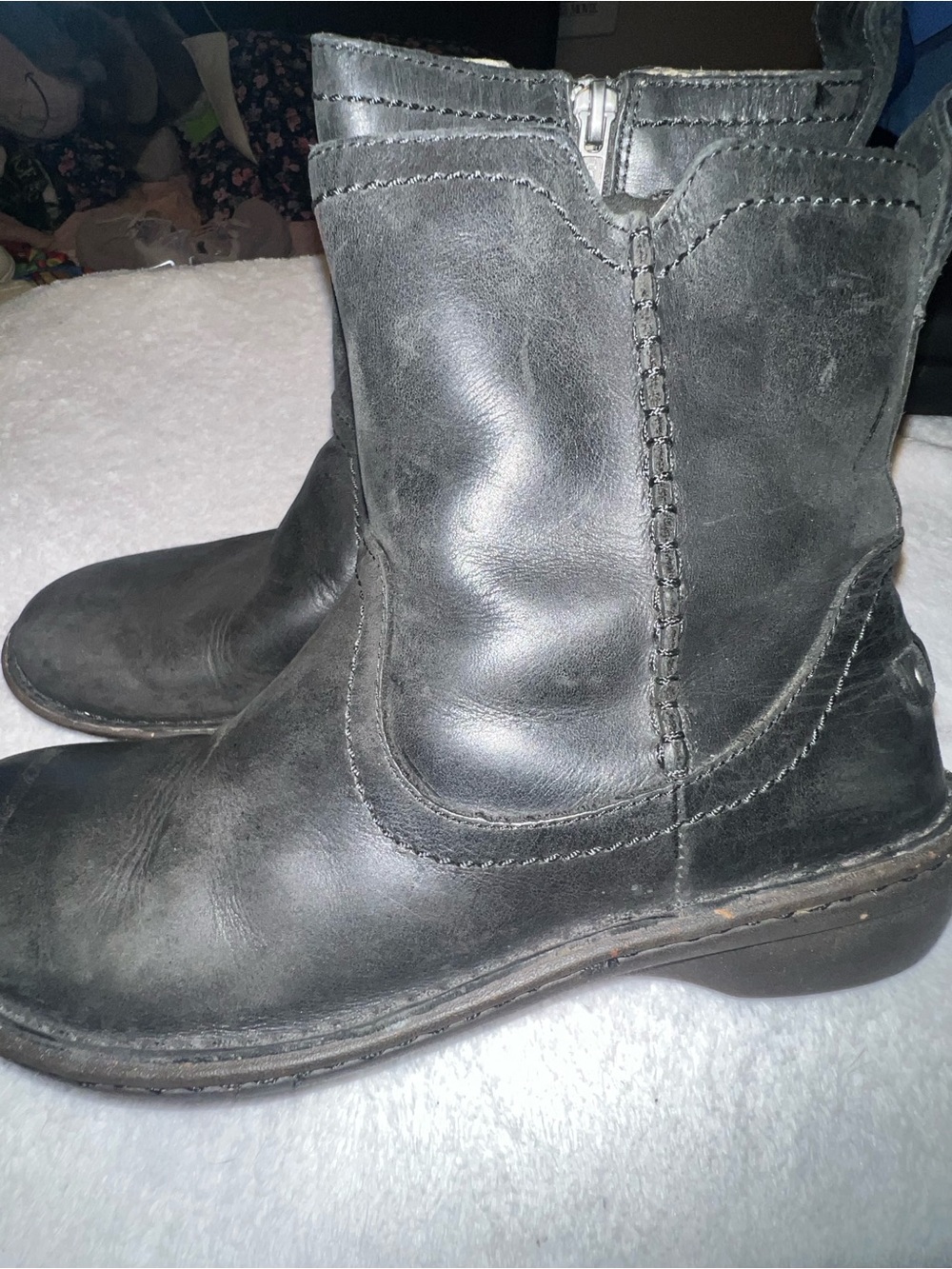 Ugg neevah leather boots woman size 9